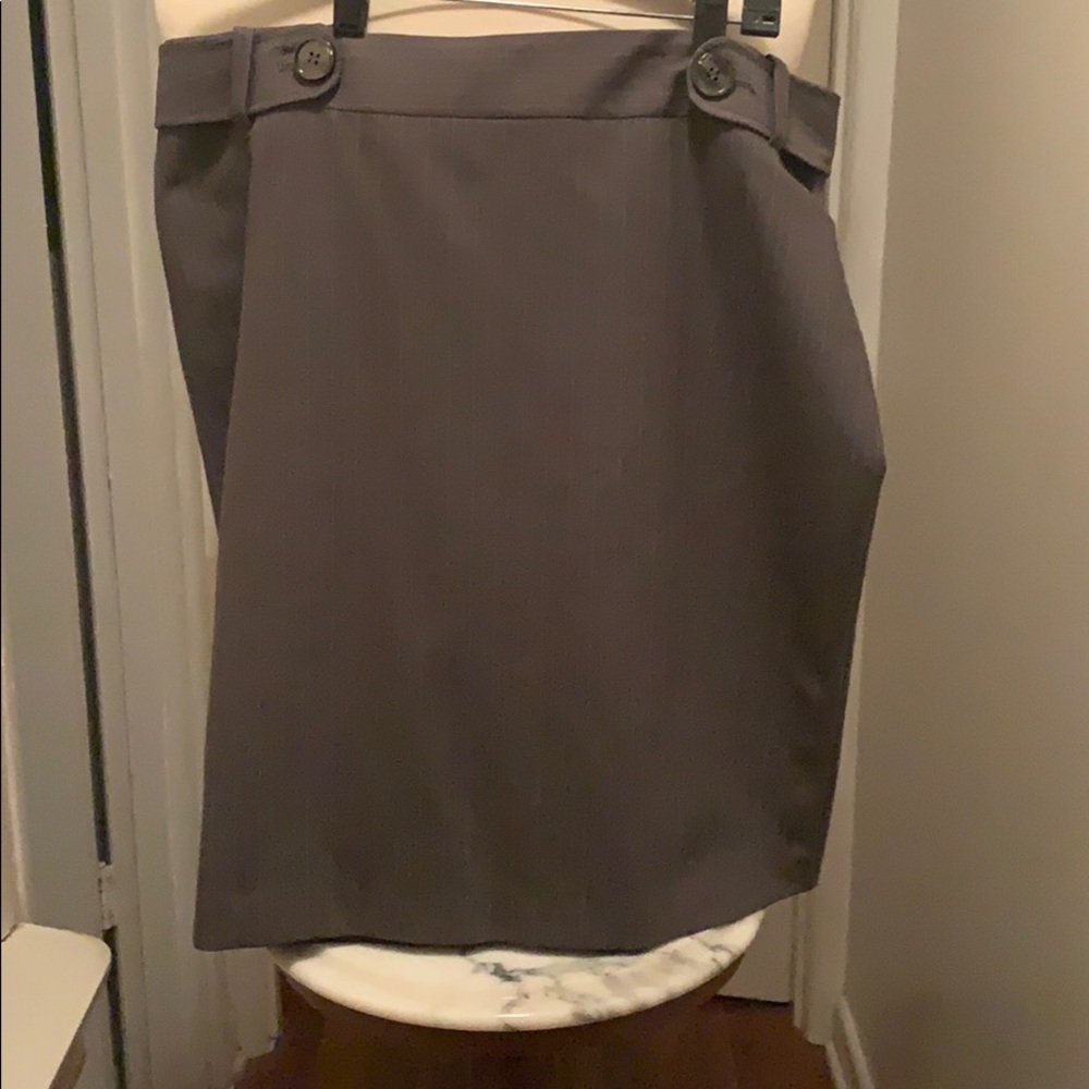 Suit skirt w button details